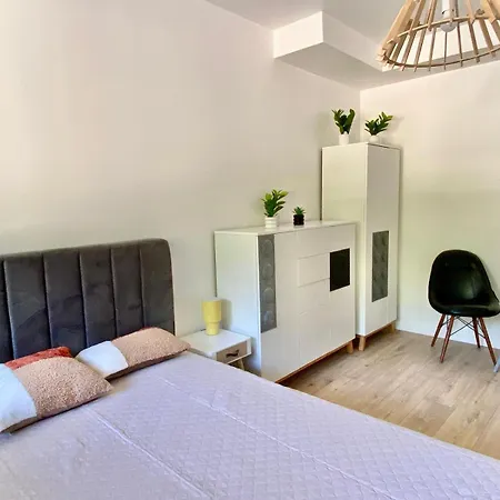 Debina Spot 19 Apartment *