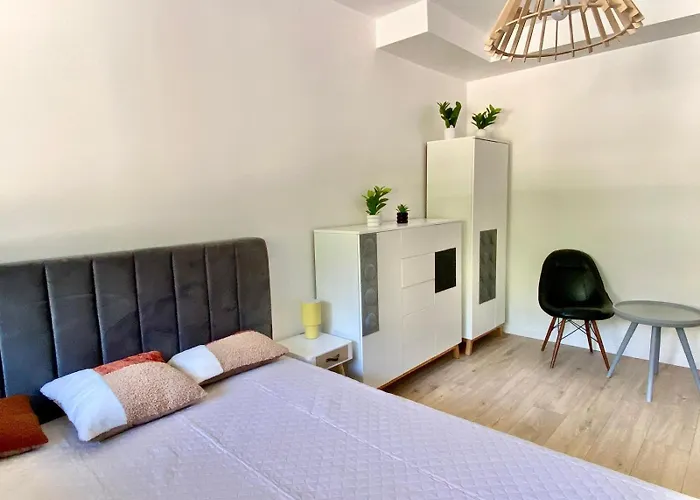 Debina Spot 19 公寓 *